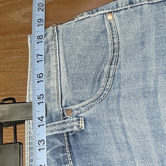 Chicos Crop Jeans - Picture 5 of 9